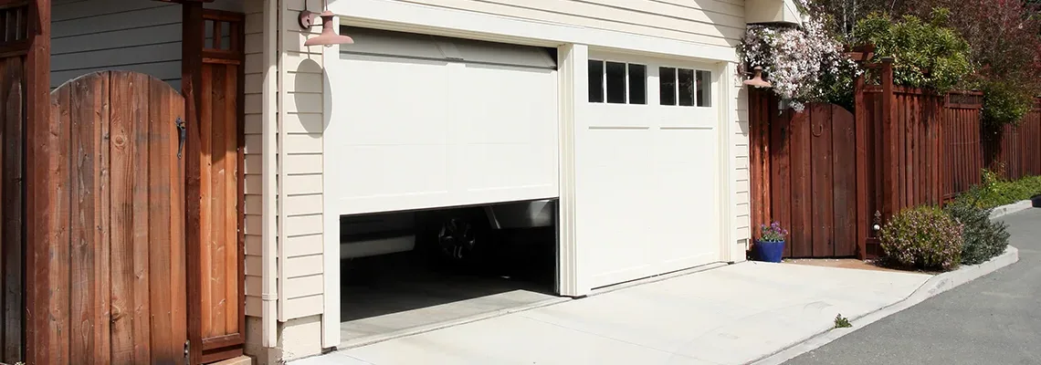 Repair Garage Door Won't Close Light Blinks in Palm Bay, Florida